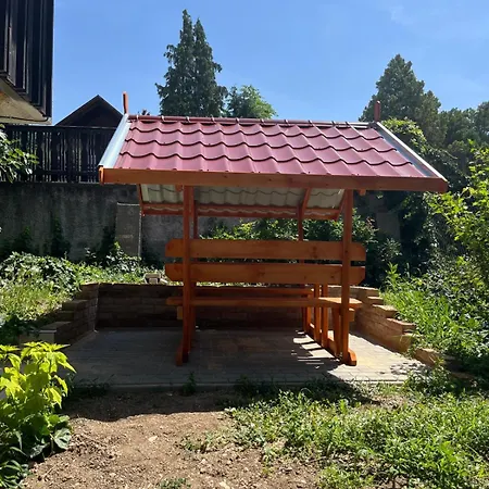 Kristaly Apartmanhaz *