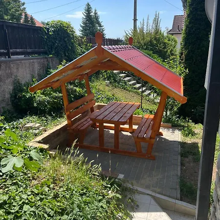 Kristaly Apartmanhaz דירה *