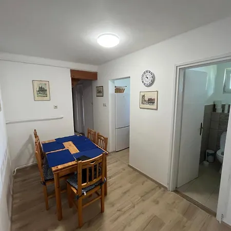 Kristaly Apartmanhaz דירה