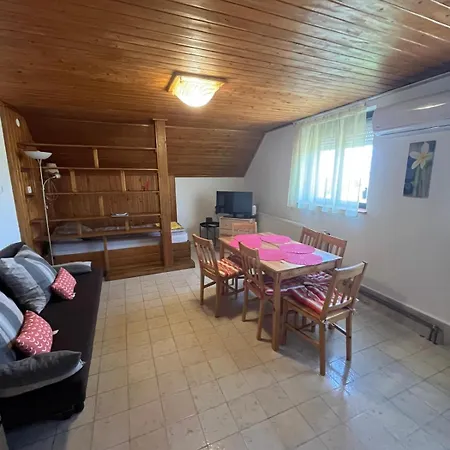 شقة Kristaly Apartmanhaz *