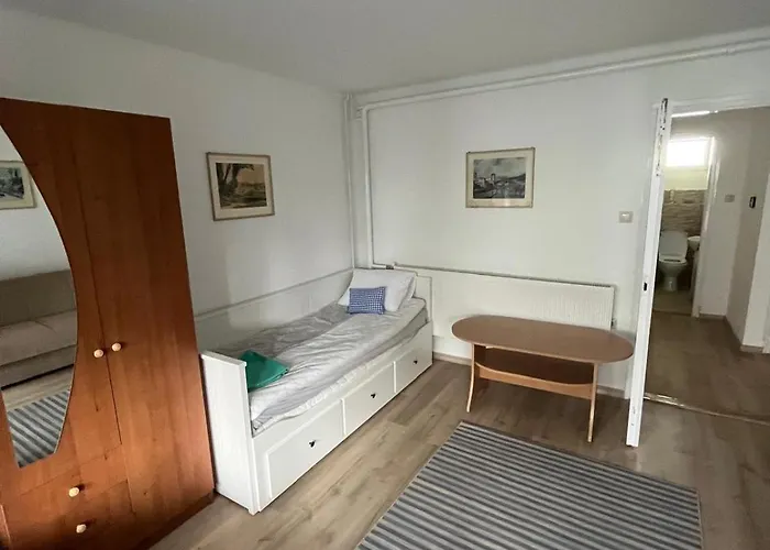 Kristaly Apartmanhaz דירה פוניארצוושהג'